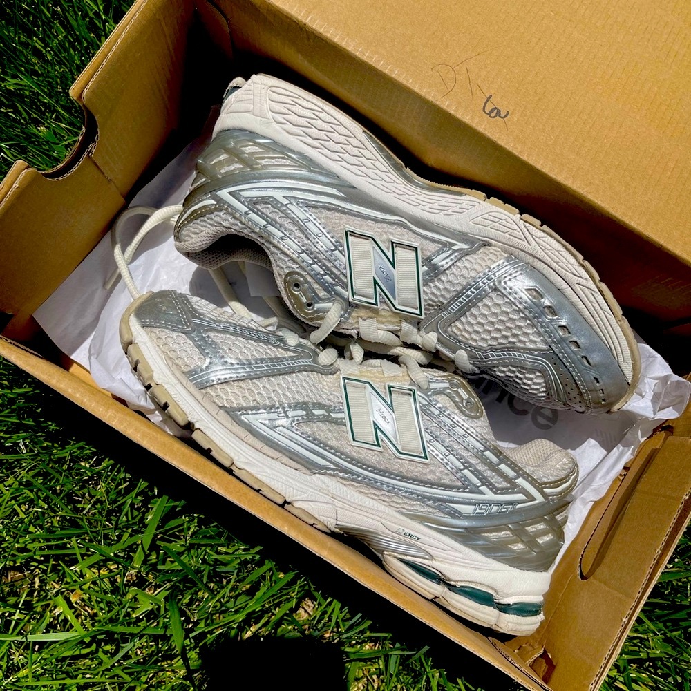 New Balance Gray and White Box